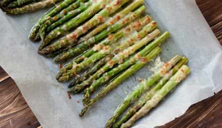 Geroosterde asperges met citroen en Parmezaanse kaas