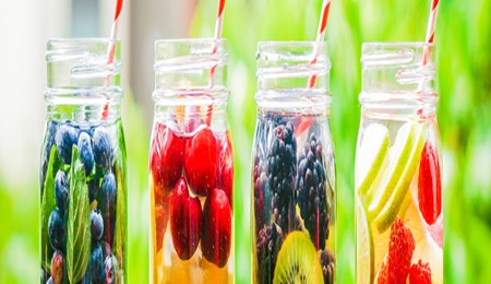 Geef smaak aan je water met kruiden en fruit 